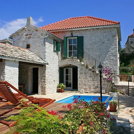 Maruka Villa *