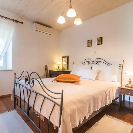 Maruka Villa