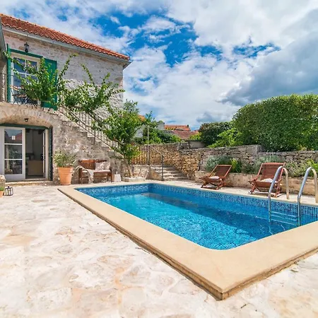 Maruka Villa